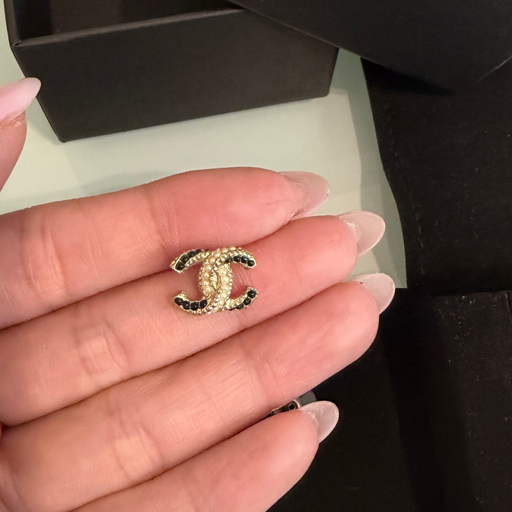 Chanel Gold and Black CC pearl Stud Earrings - Picture 2 of 5